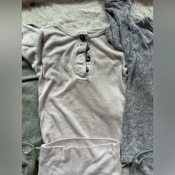 5 Piece Bundle - Lou Lou & Company Sweater Sets - Picture 4 of 9